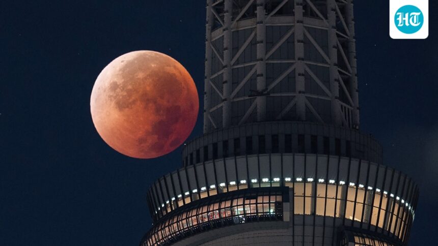 the-blood-moon-lights-up-the-evening-sky,-and-when-and-where-to-watch-a-total-lunar-eclipse-in-india