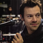 harry-styles-attends-a-concert-for-one-night-only-on-netflix