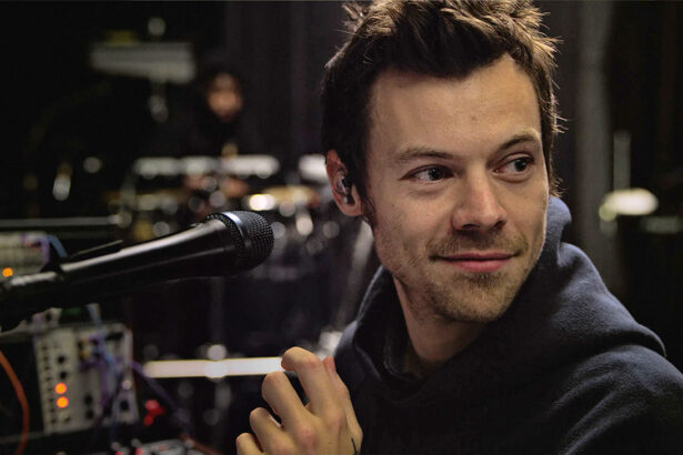 harry-styles-attends-a-concert-for-one-night-only-on-netflix