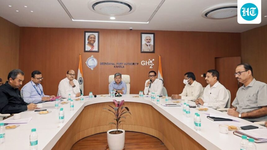 central-government-officials-stopped-work-to-recite-the-‘seva-sankalp’-pledge-for-one-hour