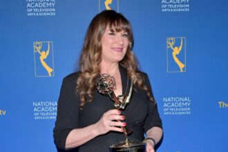 anna-gasteyer-and-andrew-garfield-win-their-first-emmy-awards-at-the-4th-annual-children’s-&-family-emmy-awards