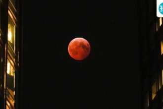 chandra-grahan-live-updates:-india-is-all-set-to-witness-the-blood-moon-today
