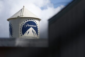 standard-&-poor’s-places-paramount-on-negative-credit-watch