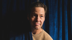 ike-barinholtz-on-acting-with-catherine-o’hara,-embodying-elon-musk-and-launching-a-new-podcast-(exclusive)