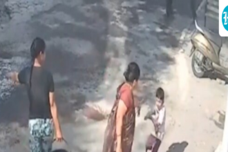holi-horror:-woman-throws-hot-water-on-her-grandson-because-he-sprayed-color-on-her-|-on-camera