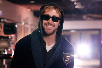 ryan-gosling-is-accidentally-gearing-up-for-his-fifth-‘saturday-night-live’-hosting-gig-in-a-new-promo