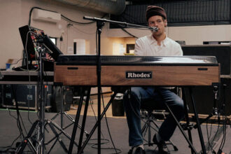 harry-styles-and-netflix-share-the-trailer-for-the-one-night-only-manchester-concert-special:-‘let-me-go-to-work’