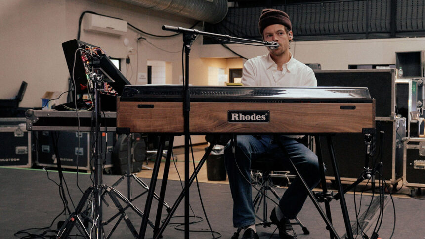 harry-styles-and-netflix-share-the-trailer-for-the-one-night-only-manchester-concert-special:-‘let-me-go-to-work’