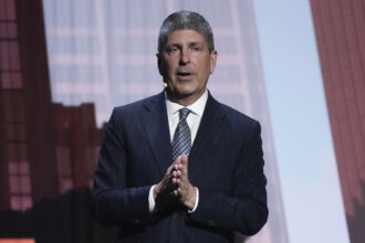 paramount-hires-counsel-ellison-to-handle-jeff-shell’s-legal-drama