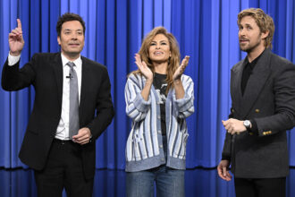 ryan-gosling-surprises-eva-mendes-with-a-birthday-song-on-the-tonight-show-with-jimmy-fallon