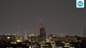 uae-news-live-updates:-‘loud-bangs’-in-abu-dhabi-after-‘minor-incident’-in-dubai;-flights-land-after-holding-briefly