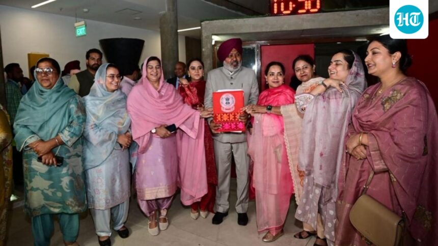 aap-government-in-punjab-announces-rs-1,000-per-month-for-women:-a-big-budget-move-a-year-before-the-polls
