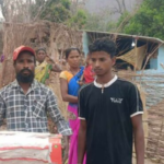 a-jharkhand-man-carries-the-baby’s-body-in-a-box-after-the-hospital-refused-an-ambulance