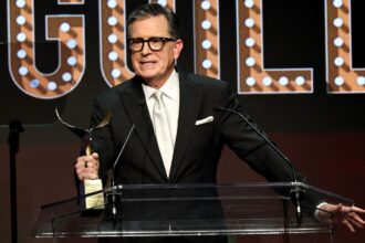 stephen-colbert-rejects-‘implicit-parallels’-with-blacklisted-screenwriter-walter-bernstein-while-accepting-writers-guild-awards