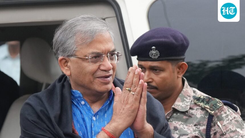 protesters-wave-black-flags-at-cec-gyanesh-kumar-during-his-visit-to-kalighat-temple-in-kolkata | GIBN protesters-wave-black-flags-at-cec-gyanesh-kumar-during-his-visit-to-kalighat-temple-in-kolkata