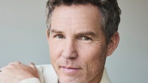 what-sean-hatosy-learned-about-‘the-pitt’-after-directing-its-first-episode