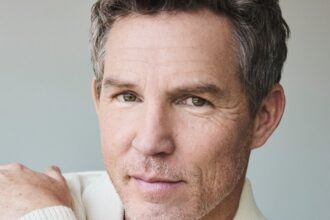 what-sean-hatosy-learned-about-‘the-pitt’-after-directing-its-first-episode