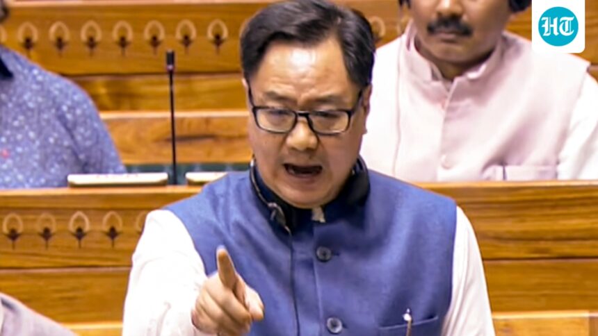 ‘aankh-maarta-hai’:-rijiju-mocks-rahul-in-hug-2018-&-wink-in-lok-sabha,-gets-priyanka’s-reply