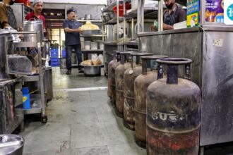 ‘disastrous-shutdown’:-restaurants-in-fear,-government-prioritizes-household-lpg-supplies-as-india-faces-ripples-from-west-asia-war