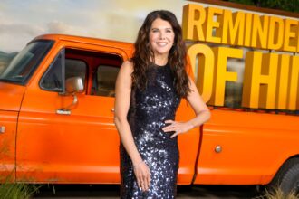 lauren-graham-explains-the-choice-to-go-“against-type”-in-recent-projects:-“if-there-had-been-more-lorelai-to-do,-the-faxes-wouldn’t-have-been-as-good.”