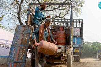 lpg-panic-booking-begins-in-delhi-as-government’s-25-day-gap-rule-comes-into-effect