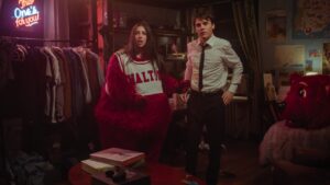 sadie-sandler-gets-the-worst-college-roommate-in-the-trailer-for-netflix’s-“roommates.”