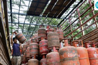 ‘don’t-panic,-please’:-government-urges-consumers-not-to-panic-reserve-lpg-cylinders-amid-shortage-fears