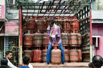 90%-of-india’s-lpg-imports-pass-through-the-strait-of-hormuz,-but-things-are-under-control:-government