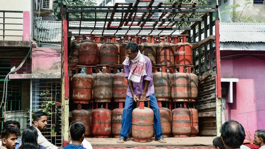 90%-of-india’s-lpg-imports-pass-through-the-strait-of-hormuz,-but-things-are-under-control:-government