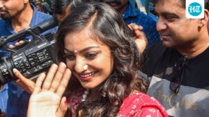 popular-‘kumbhimila-girl’-monalisa-bhonsle-seeks-police-protection-in-kerala-to-marry-boyfriend