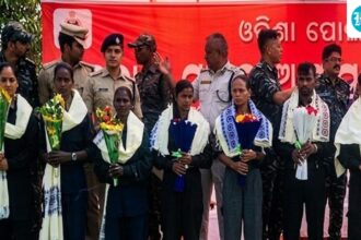 10-maoist-cadres,-including-a-leader-who-received-a-reward-of-rs-55-lakh,-surrender-in-odisha.