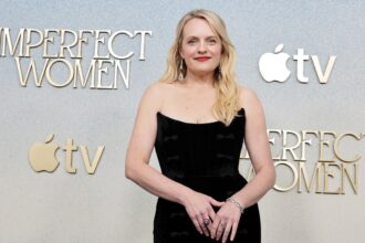 elisabeth-moss-was-ready-for-some-fun-after-“the-handmaid’s-tale.”-cue-“imperfect-woman”