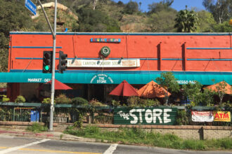 is-jim-morrison’s-favorite-hangout-laurel-canyon-about-to-become-a-liquor-market?