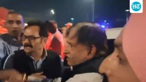 shocking-video-shows-the-assassination-attempt-on-farouk-abdullah-and-omar-says-the-details-are-unclear;-attacker-contract