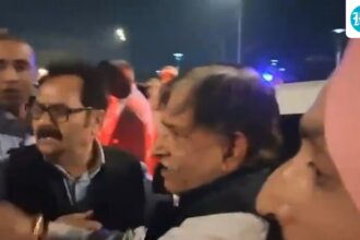 shocking-video-shows-the-assassination-attempt-on-farouk-abdullah-and-omar-says-the-details-are-unclear;-attacker-contract