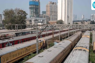 vada-pav,-samosas-may-disappear-from-railway-food-stalls-in-mumbai-amid-fears-of-lpg-shortage