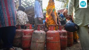 after-the-crisis-in-commercial-lpg-supply,-domestic-consumers-in-kerala-are-facing-reservation-issues