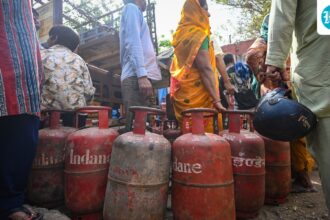 after-the-crisis-in-commercial-lpg-supply,-domestic-consumers-in-kerala-are-facing-reservation-issues