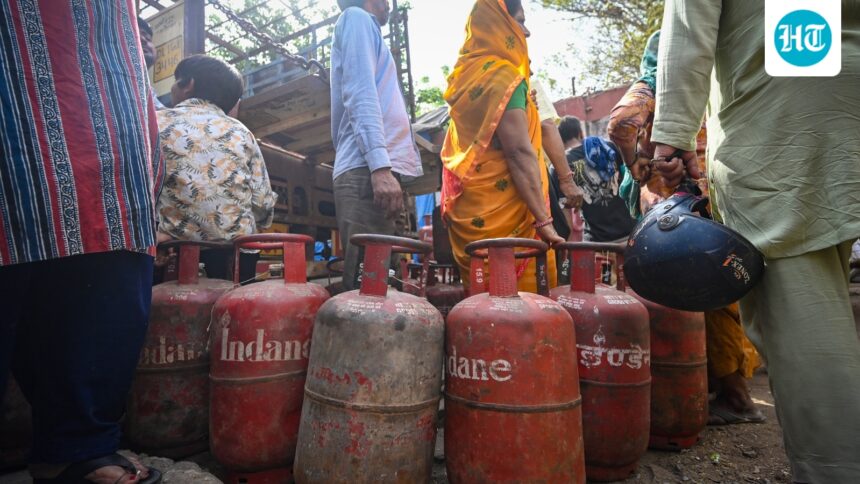 after-the-crisis-in-commercial-lpg-supply,-domestic-consumers-in-kerala-are-facing-reservation-issues