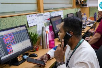 the-sensex-and-nifty-fell-sharply-on-fears-of-oil-shortages,-according-to-a-trump-administration-investigation