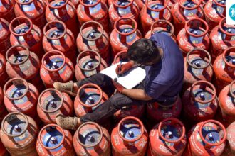 lpg-shortage-creates-row-in-karnataka-assembly