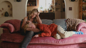 ‘margo’s-got-money-troubles’-movie-review:-elle-fanning-and-michelle-pfeiffer’s-sparkle-in-apple’s-offbeat-family-drama