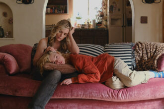 ‘margo’s-got-money-troubles’-movie-review:-elle-fanning-and-michelle-pfeiffer’s-sparkle-in-apple’s-offbeat-family-drama