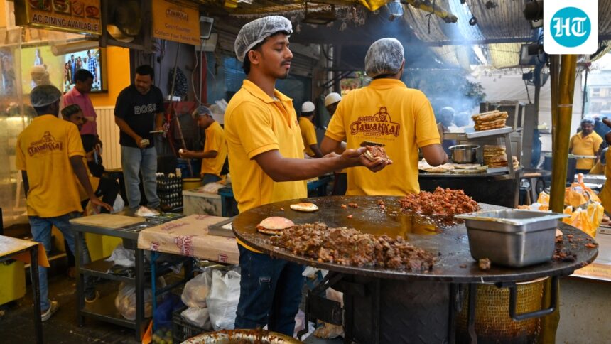 lists-shrink,-waiting-lists-grow:-how-lpg-shortage-anxiety-grips-delhi,-mumbai,-bengaluru-and-other-indian-cities