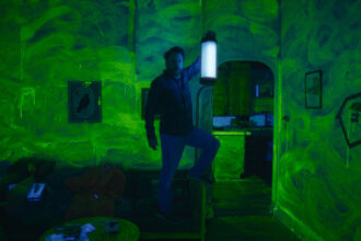 ‘kill-me’-review:-charlie-day-and-allison-williams-in-a-mental-health-murder-mystery-that’s-more-painful-than-satisfying