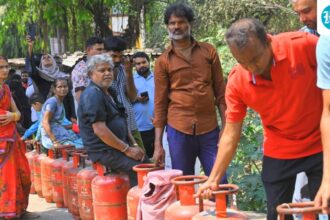 how-to-book-lpg-cylinders:-indan,-hp-gas,-barat-gas-whatsapp-numbers-and-booking-methods-given