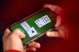 the-rise-of-digital-nightlife:-why-more-people-are-socializing-and-gaming-online-after-dark