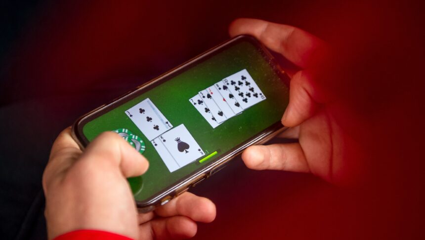 the-rise-of-digital-nightlife:-why-more-people-are-socializing-and-gaming-online-after-dark