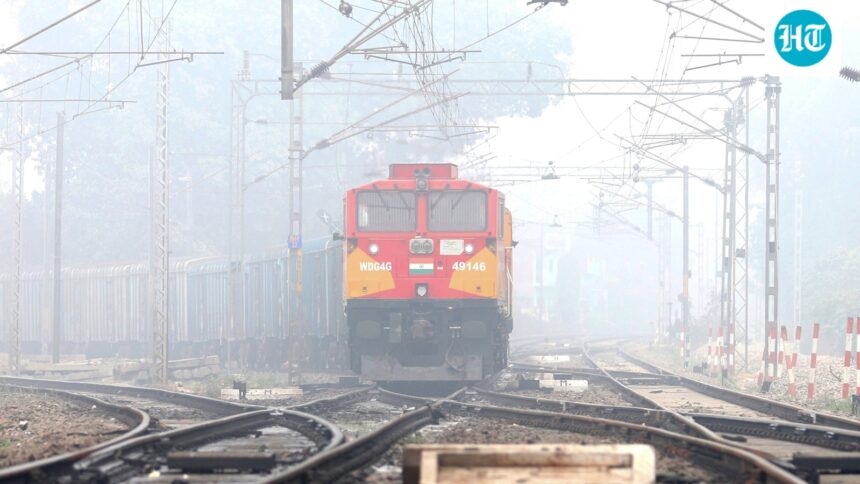 a-nagpur-bound-express-train-derailed-in-mp,-and-a-major-tragedy-was-averted-due-to-the-vigilance-of-the-driver