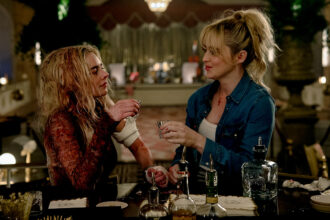 ‘ready-or-not-2:-i’m-coming’-review:-samara-weaving-and-sarah-michelle-gellar-in-a-sequel-that-can’t-conjure-the-dark-magic-of-the-original